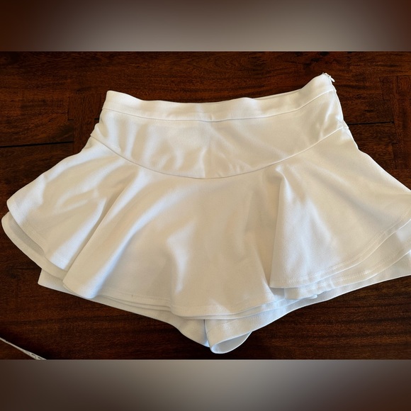 Shrub Mod White Ruffle Skork - Picture 2 of 6